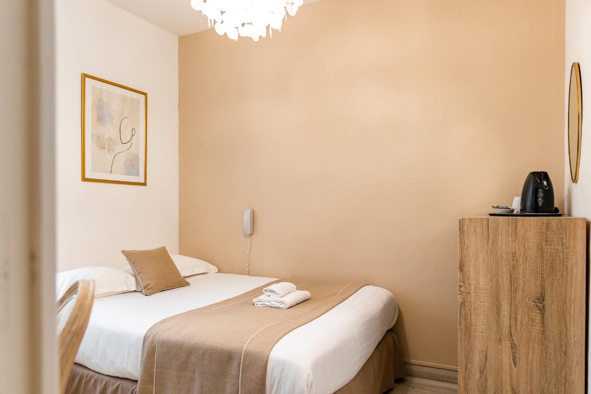 Demeures & Chateaux - Hotel De La Porte Saint-Malo Dinan Bagian luar foto