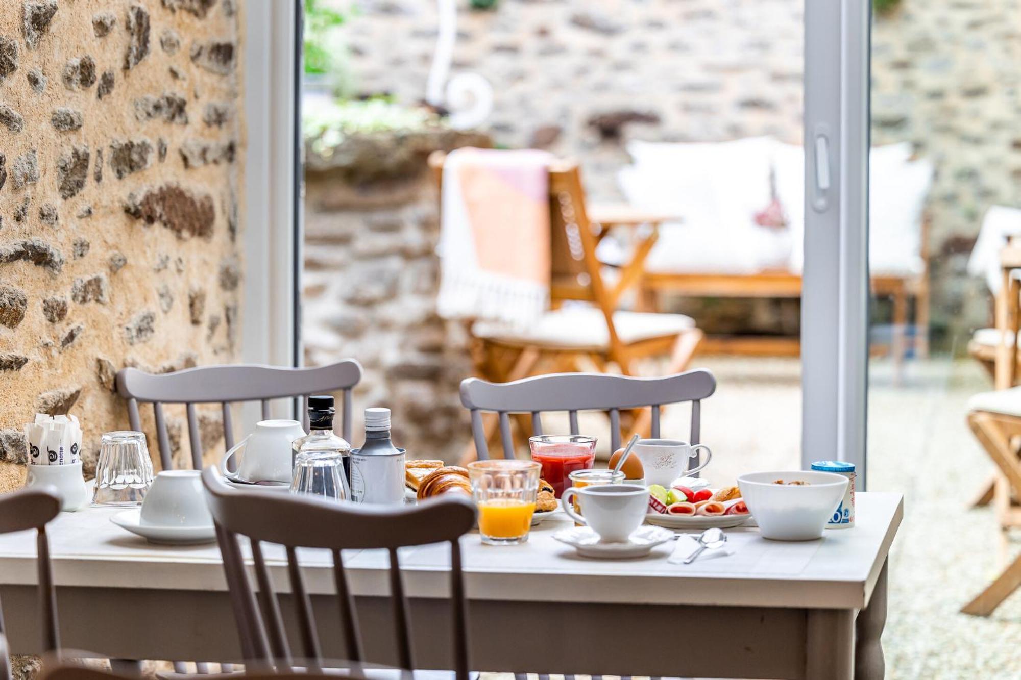 Demeures & Chateaux - Hotel De La Porte Saint-Malo Dinan Bagian luar foto