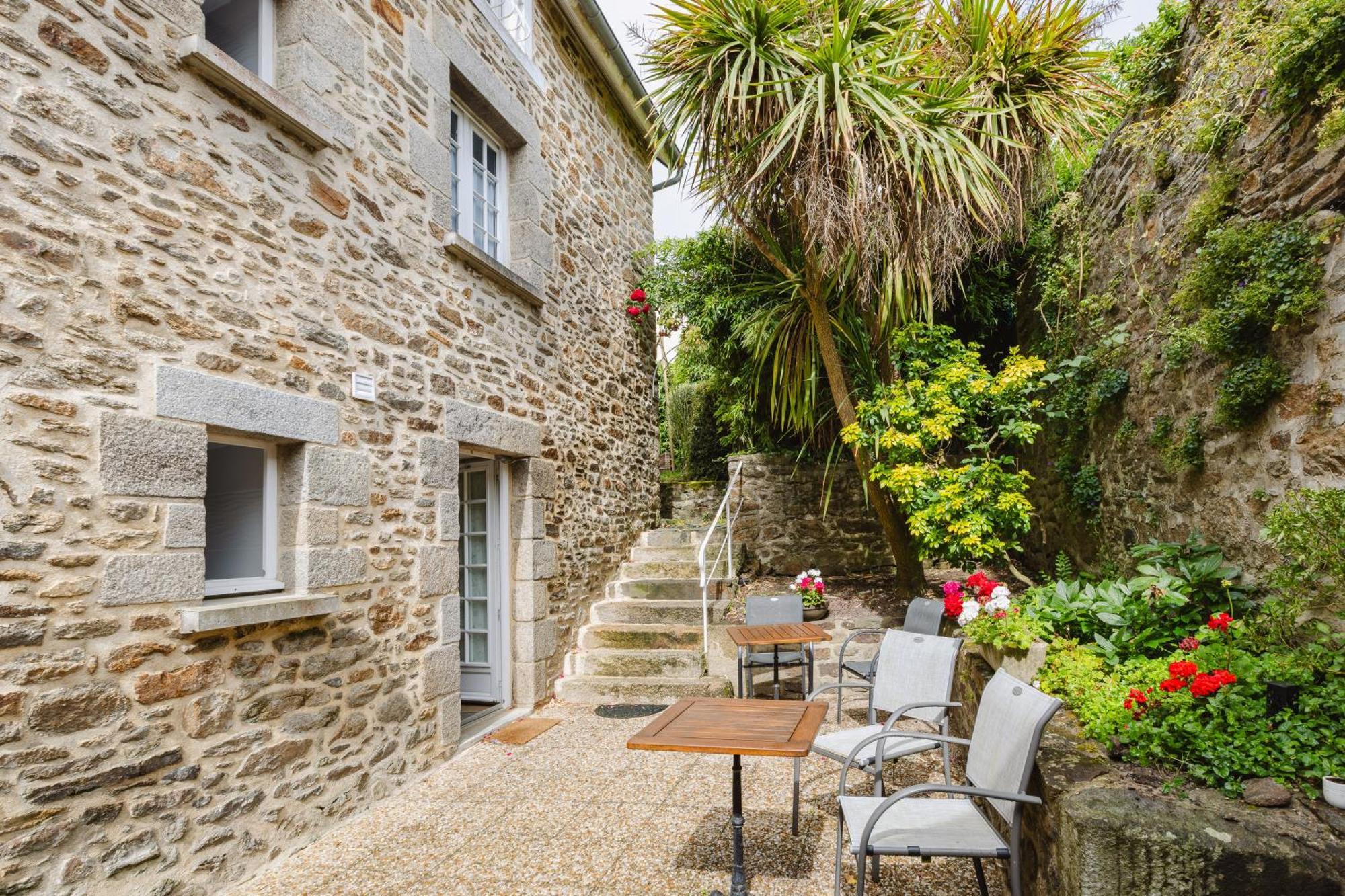 Demeures & Chateaux - Hotel De La Porte Saint-Malo Dinan Bagian luar foto